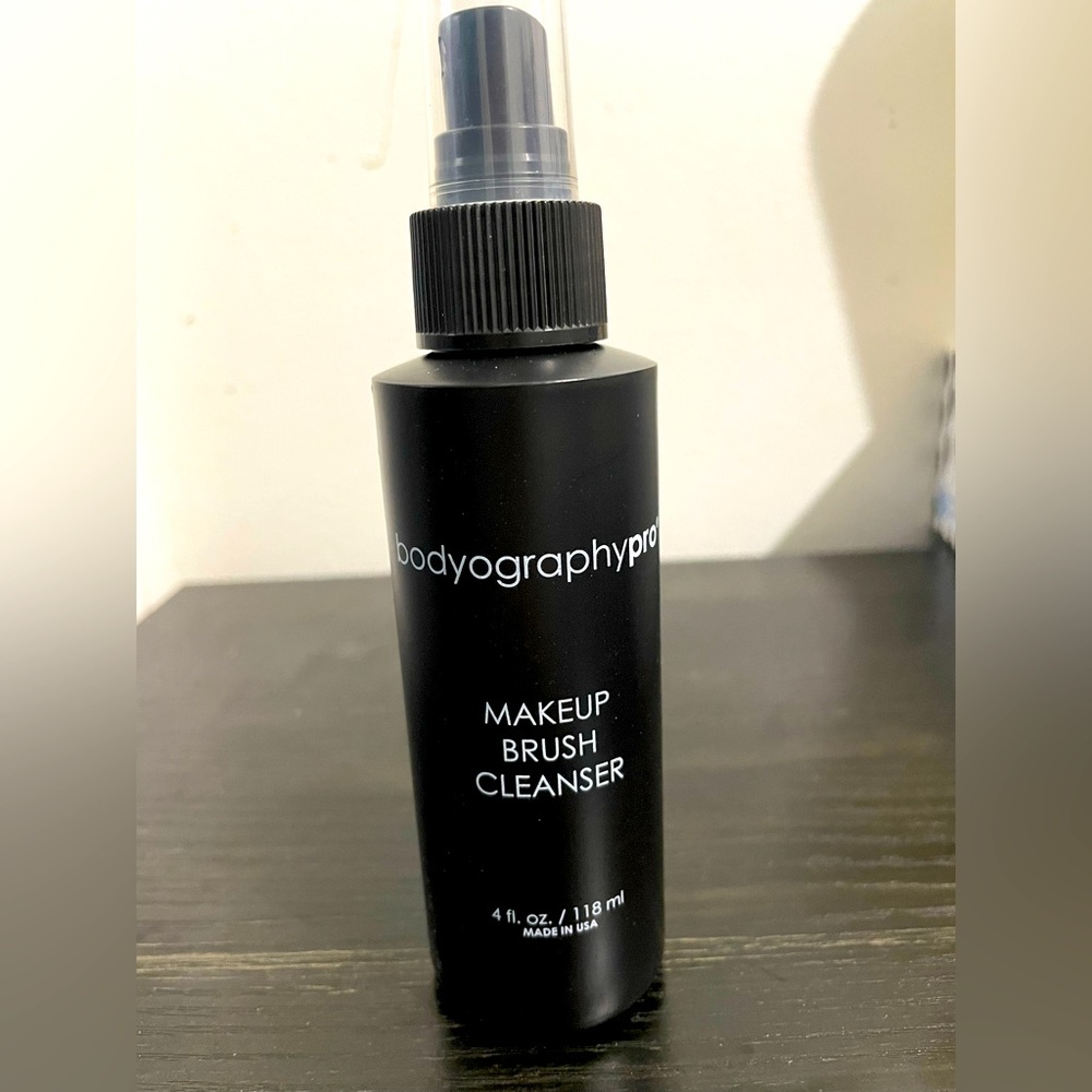 Bodyographypro Makeup brush cleanser